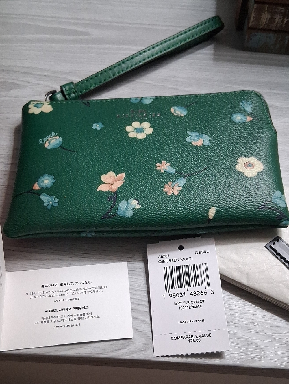 Nwt Coach Green Floral Wristlet Clutch with Detachable Strap. Firm Price